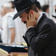 במעלת חיוב הקשבה לחזרת הש"ץ ולקדיש וחומר העוון של השח שיחת חולין