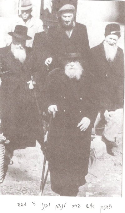 עם הרב לנדא.jpg