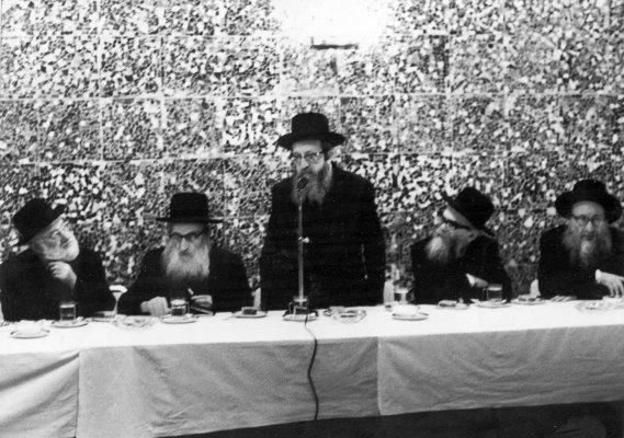 הרב שך ואחרים.jpg