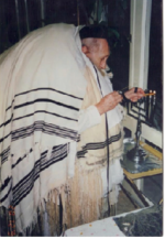 רחפ שיינברג בהדלקת נרות.png