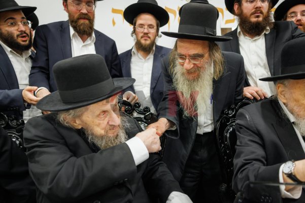 מרן רבי נתן קופשיץ עם הרב דב לנדו.jpg