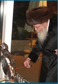 אדמור מסאדיגורא בהדנח.png
