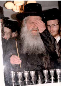 הרב ואזנר בהדנח.png