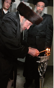 האדמור מנארול בהנח.png