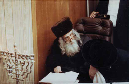 האדמור מריבניץ בהדלנח.png