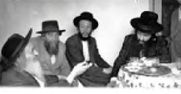 הרב וואזנר עם הדברי יואל1.png