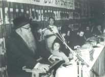 הדרשן_הירושלמי_רבי_שלום_שבדרון_בחידון_חתן_המשנה_הארצי_לידו_יושב_שלמה_שטנצל.pdf.jpg