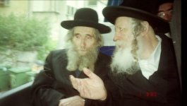 הרב שטיינמן והרבה מגור.jpg