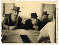 מס 95 רבי אליהו דסלר עם החזון איש.jpg
