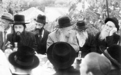 מס 8 החזון איש עם הרב דסלר והרב וואזנר.jpg