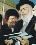 עם הפני מנחם מגור.png