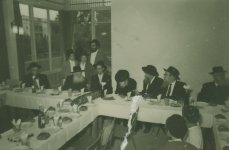 בחתונתך הגר'ב קורלנסקי זצ'ל עם הגר'ד פוברסקי הגרי'ש כהנמן וה.jpg