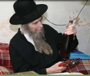 הגראיל בקבלת משלוח מנות.png
