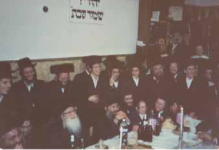האדמור מערלוי בפורים.png