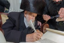 שלזינגר2.jpg