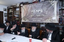 במעונו של רבינו הגדול מרן רה''י בעל ה'ברכת כה' זצוק''ל - מעמד קריאת שם ישיבתו על שמו ולזכרו בר...jpg