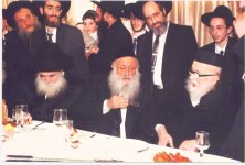 חודש לפני פטירתו עם בנו הגרב'ד פוברסקי.jpg'ד פוברסקי.jpg