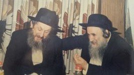 עם ר דב לנדאו.jpg