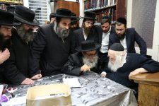 המקובל רג רבינוביץ אצל מרן שר התורה הגרח קניבסקי 2.jpg