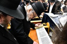 רבי משה הלל הירש מגילה.jpg