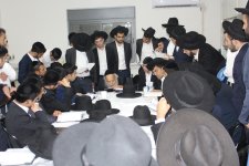 ראש הישיבה הרב אליהו ציון סופר מוסר ועד (1).JPG