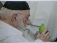 הגרחש גריינימן עם אתרוג.jpg