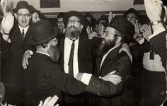 300px-עם_הגרמש_שפירא_(2).jpg