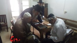 Inkedהרב הקדוש הרב קוק וגיסו הרב רוט אצל מרן הגרד לנדו 1.jpg