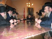 משלחת אתרא קדישא  עם רבי מאיר ברנסדופער ורבי יהושע רוז‘ג רבי בןציון מוצפי ועו‘ לפגישה בטורקיה ...jpg