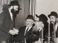 minchas yitzchok with r z kushlevsky.jpg