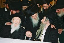 רמיל עם הרשהו והגראיל.jpeg