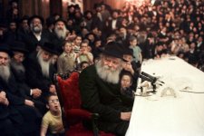 08-04-2025-14-34-37-11-04-2022-16-57-38-Lubavitcher-Rebbe-25th-yahrtzeit-fabregen-in-770-in-19...jpg