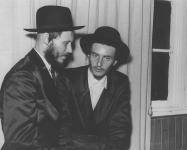 ר' דוד פרנקל עם ר' יחזקאל ברטלר.png