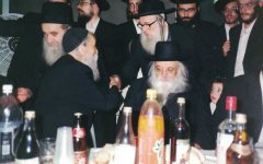 בעל החדושים ובאורים מרן הגרחש גריינימן  (2).jpg