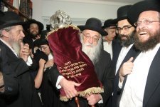 בעל החדושים ובאורים מרן הגרחש גריינימן (2).jpg