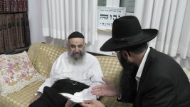 הרב יוסף חי סימן טוב בסוד שיח עם מרן הרב משה צדקה.JPG