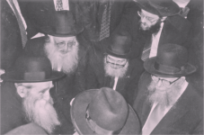 ר' שלמה וולבה ר ברוך רוזנברג הגרבד פוברסקי והגהצ ר' מרדכי צוקרמן.PNG