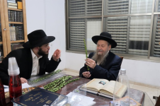 הרב בצרי.png