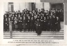 רמ שפירא ותלמידים.jpg