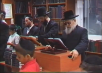 מרן בתפילת שמונה עשרה.png