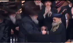 מרן בחתונת נכד האדומור מבלז.png