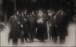 המנחת אלעזר עם רמ שפירא במארינבאד.jpg