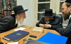 לסגור ישיבות בלי מיגון מרן הרב דב לנדו.JPG