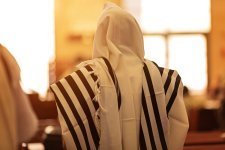 בעניין האיסור לעבור כנגד המתפלל – חלק ב'
