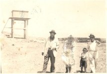 הגרשי''ח בילדותו עם משפחת הלפרן.jpg