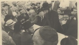חזוא הרב וואזנר ורי סרנא והרב דסלר.jpg