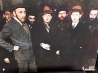 תמונה נדירה של החפץ חיים על כסא-Colorized (1).jpg