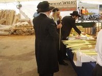 PikiWiki_Israel_23577_Four_species_market_in_Bnei_Brak.JPG
