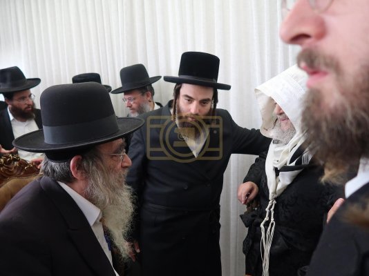 רבי נתן קופשיץ סנדק הרב שכטר.jpg