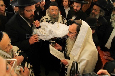 ברית-לנכד-הגרנ-קופשיץ-מבית-שמש-4-470x313.jpg
